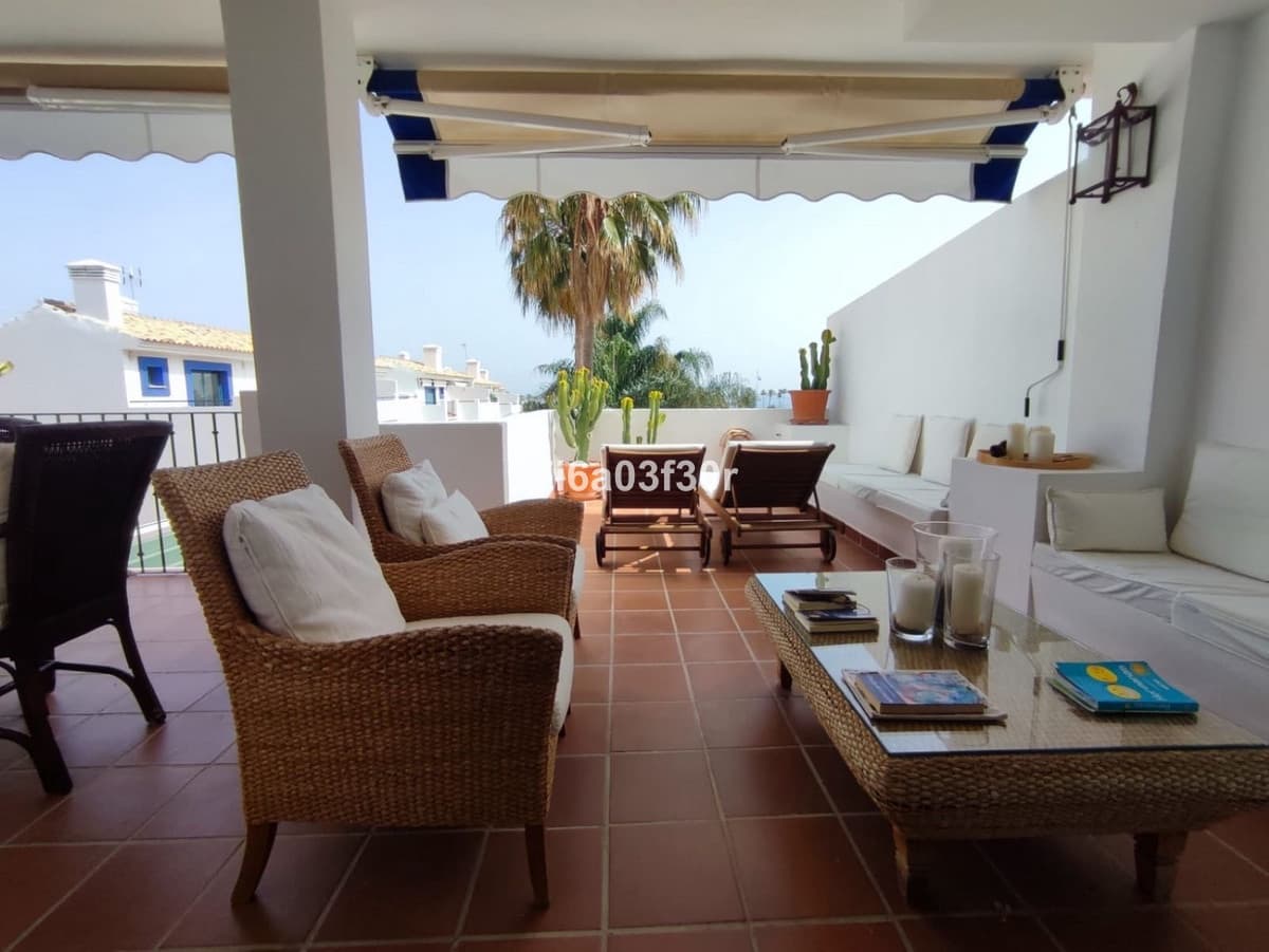 3 sypialnia Penthouse do wynajęcia w San Pedro de Alcantara z basenem garażem - 2 400 € (Ref: 9610225)