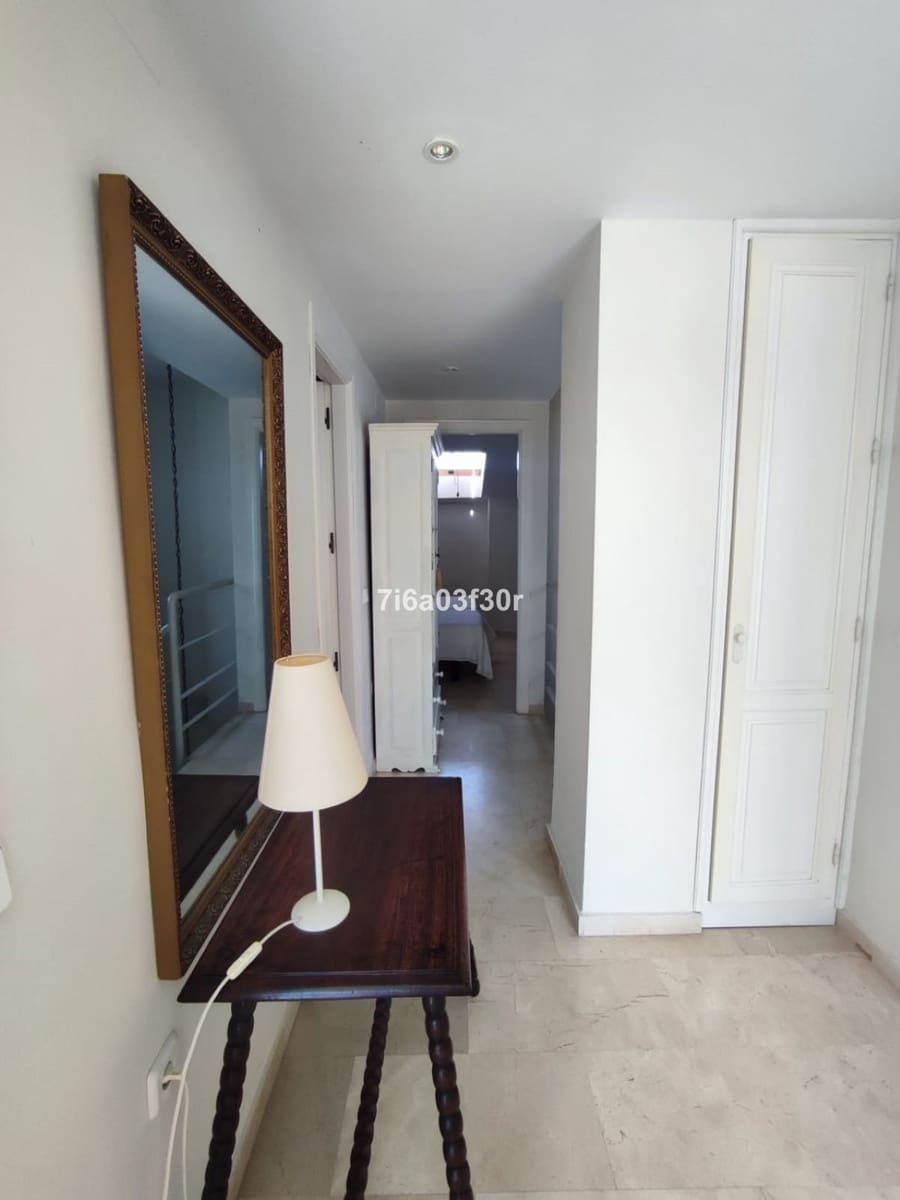 3 sypialnia Penthouse do wynajęcia w San Pedro de Alcantara z basenem garażem - 2 400 € (Ref: 9610225)