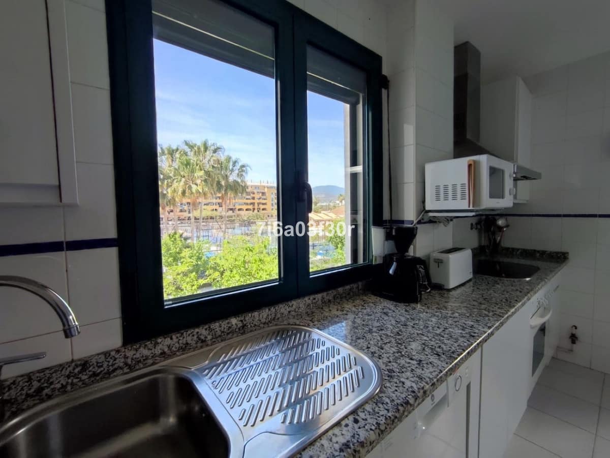 3 sypialnia Penthouse do wynajęcia w San Pedro de Alcantara z basenem garażem - 2 400 € (Ref: 9610225)