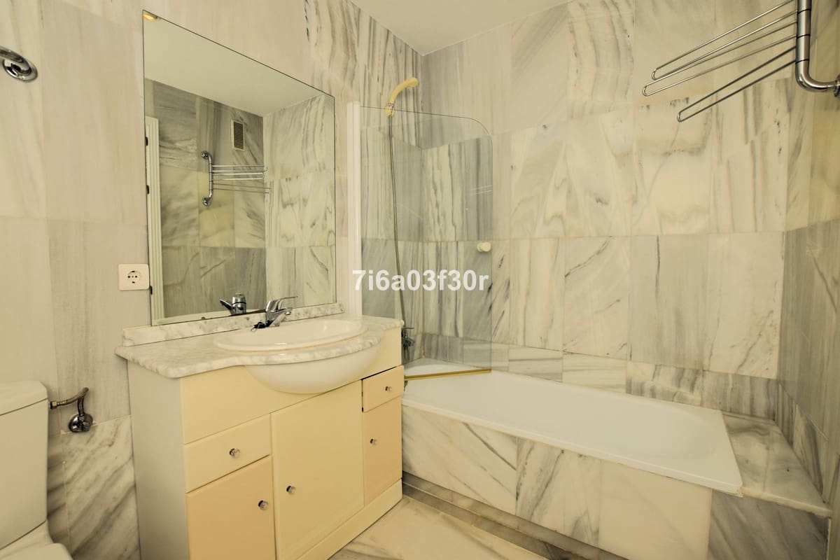 3 sypialnia Dom na sprzedaż w Puerto Banus z basenem garażem - 790 000 € (Ref: 9614111)