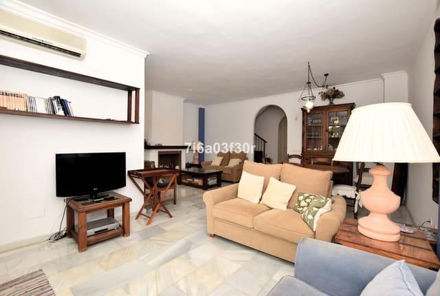 3 soverom Hus til salgs i Puerto Banus, Marbella med svømmebasseng garasje - € 790 000 (Ref: 9614111)