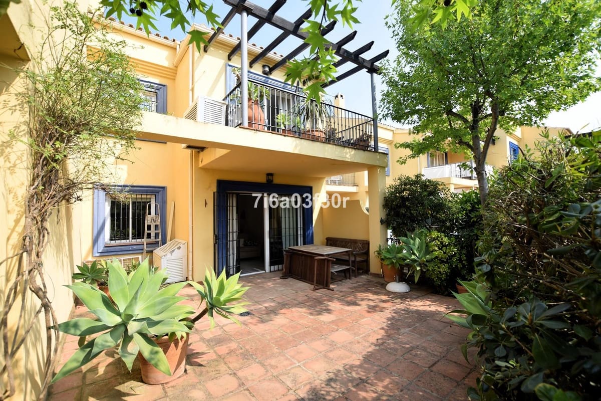 3 sypialnia Dom na sprzedaż w Puerto Banus z basenem garażem - 790 000 € (Ref: 9614111)