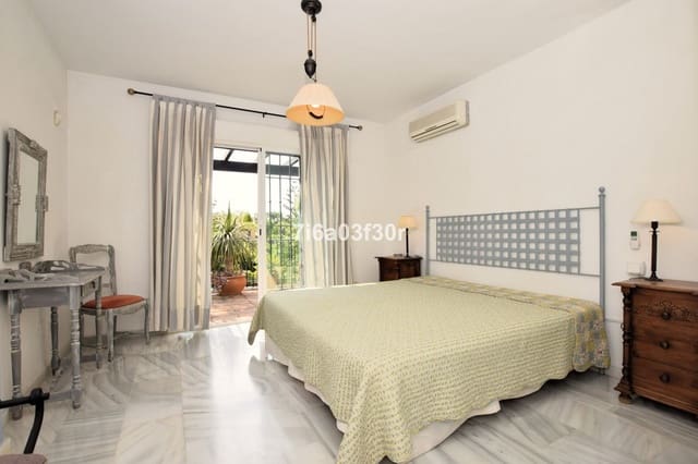3 soverom Hus til salgs i San Pedro de Alcantara, Marbella med svømmebasseng garasje - € 790 000 (Ref: 9614111)