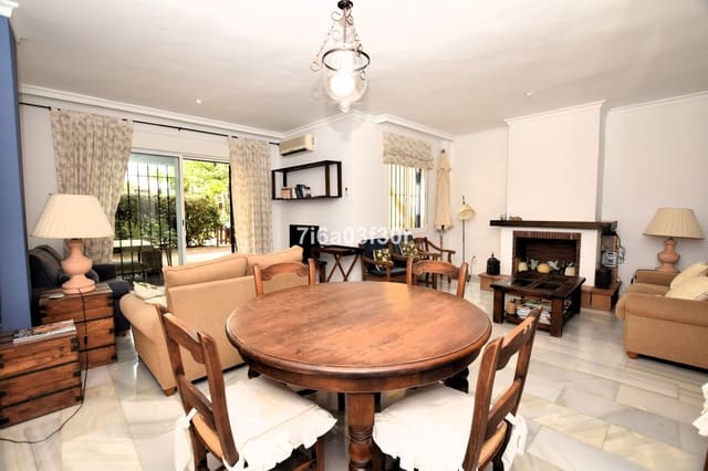 3 soverom Hus til salgs i San Pedro de Alcantara, Marbella med svømmebasseng garasje - € 790 000 (Ref: 9614111)