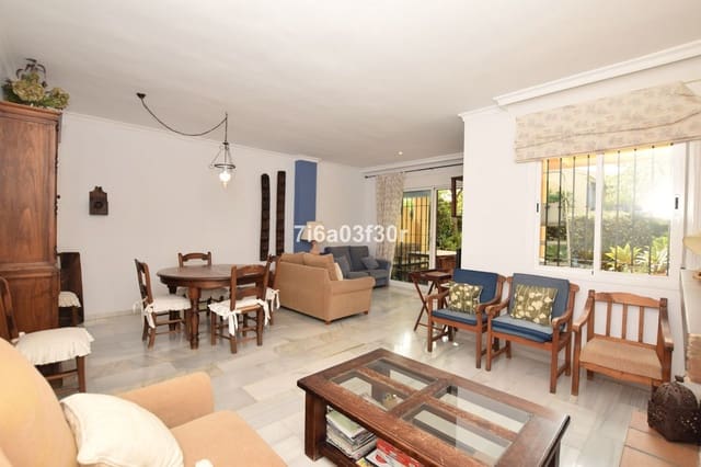 3 soverom Hus til salgs i San Pedro de Alcantara, Marbella med svømmebasseng garasje - € 790 000 (Ref: 9614111)