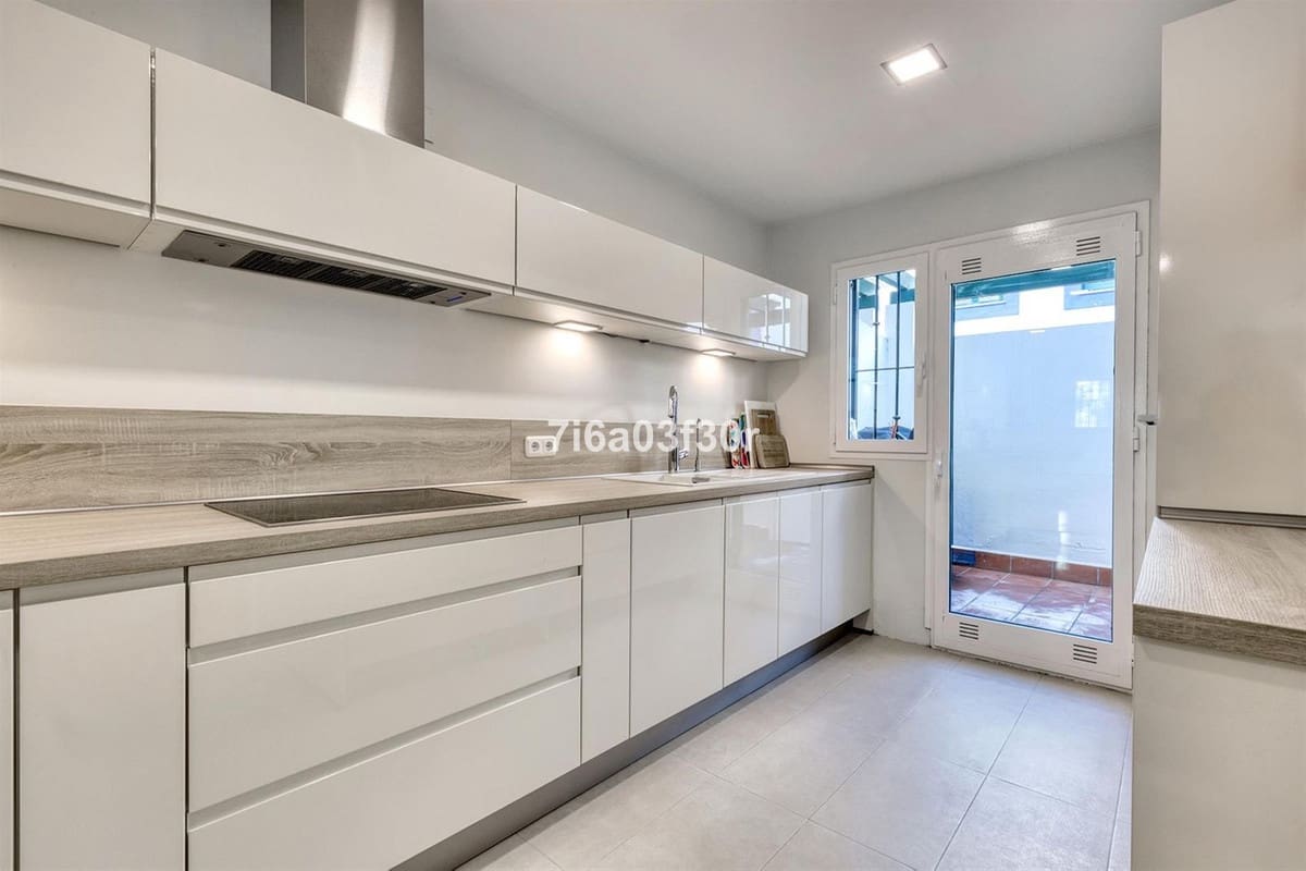 4 soveværelse Byhus til salg i San Pedro de Alcantara med swimmingpool garage - € 1.490.000 (Ref: 9614112)