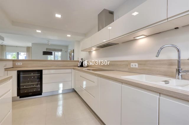 4 Zimmer Haus zu verkaufen in San Pedro de Alcantara, Marbella mit Pool Garage - 1.475.000 € (Ref: 9614112)