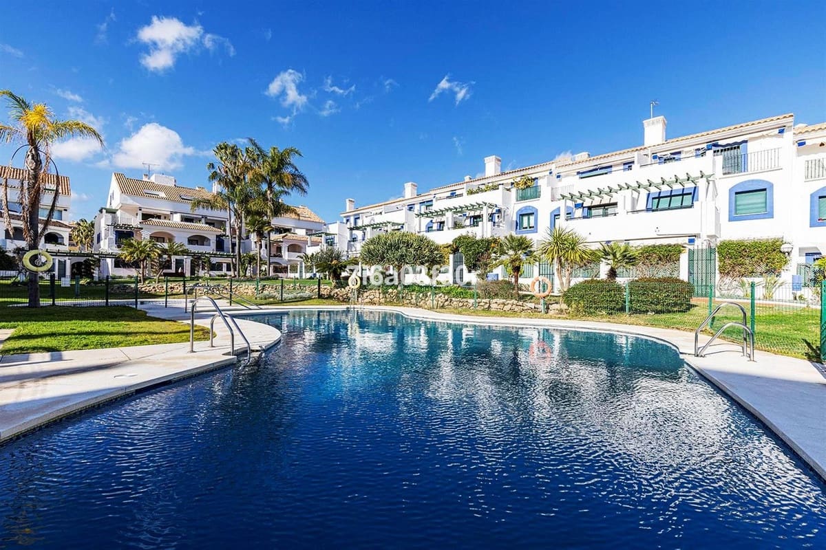 4 bedroom Townhouse for sale in San Pedro de Alcantara with pool garage - € 1,475,000 (Ref: 9614112)