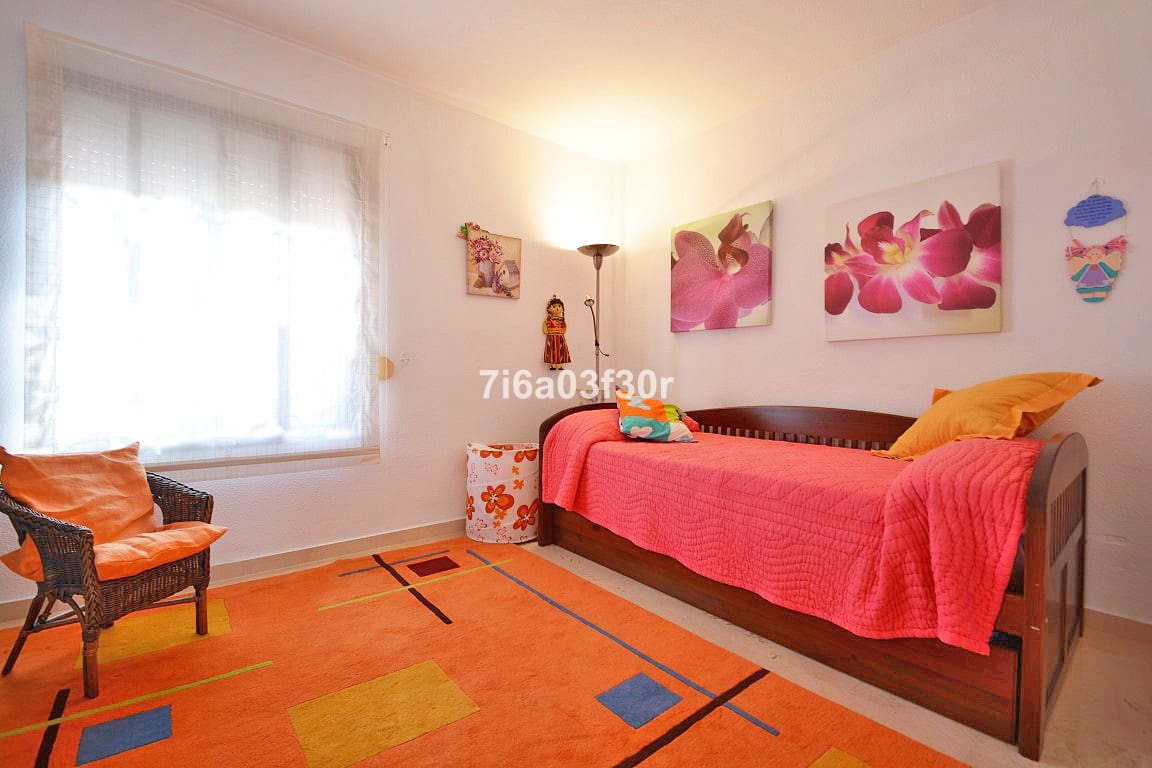 4 bedroom Townhouse for rent in San Pedro de Alcantara with pool garage - € 2,200 (Ref: 9626649)