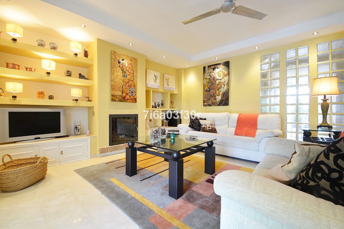 4 bedroom Townhouse for rent in San Pedro de Alcantara with pool garage - € 2,200 (Ref: 9626649)