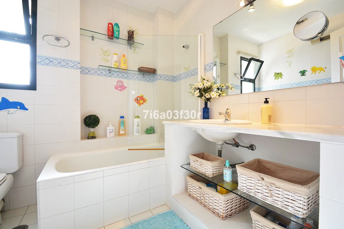 4 bedroom Townhouse for rent in San Pedro de Alcantara with pool garage - € 2,200 (Ref: 9626649)