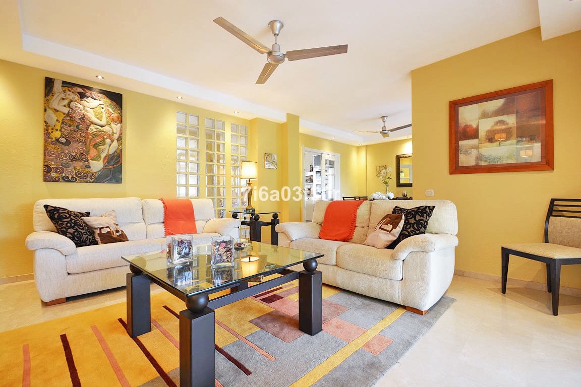 4 bedroom Townhouse for rent in San Pedro de Alcantara with pool garage - € 2,200 (Ref: 9626649)