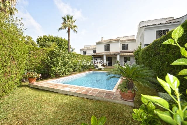 Casa de 4 habitaciones en San Pedro de Alcantara, Marbella en alquiler con piscina garaje - 2.200 € (Ref: 9626649)
