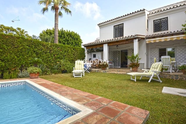 Casa de 4 habitaciones en San Pedro de Alcantara, Marbella en alquiler con piscina garaje - 2.200 € (Ref: 9626649)