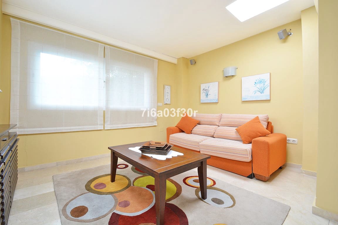 4 bedroom Townhouse for rent in San Pedro de Alcantara with pool garage - € 2,400 (Ref: 9626649)