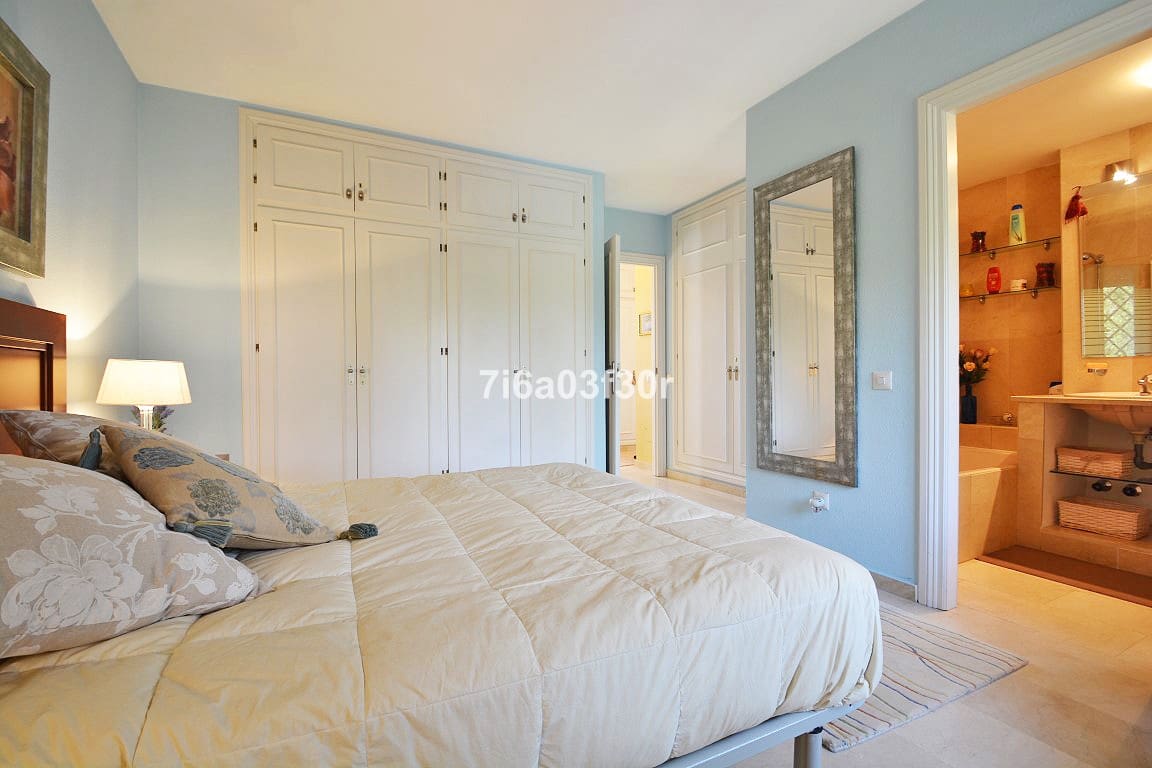 4 bedroom Townhouse for rent in San Pedro de Alcantara with pool garage - € 2,400 (Ref: 9626649)