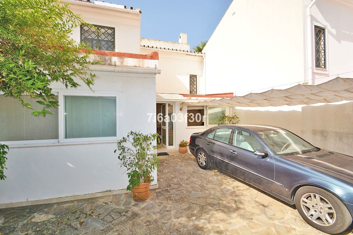4 bedroom Townhouse for rent in San Pedro de Alcantara with pool garage - € 2,400 (Ref: 9626649)