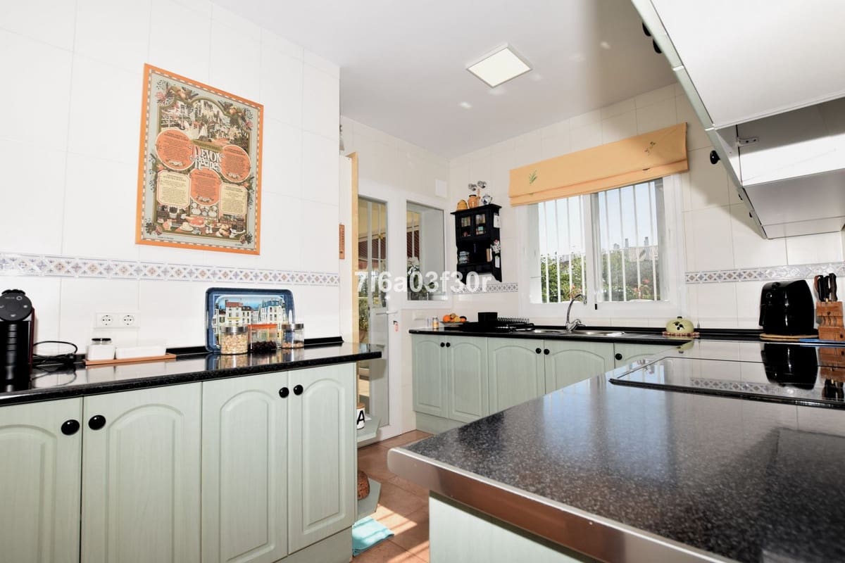 3 sypialnia Dom na sprzedaż w San Pedro de Alcantara z garażem - 1 075 000 € (Ref: 9635184)