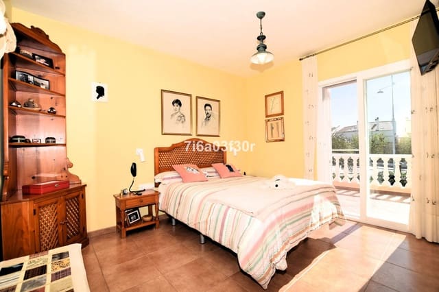 3 sypialnia Dom na sprzedaż w San Pedro de Alcantara, Marbella z garażem - 1 075 000 € (Ref: 9635184)