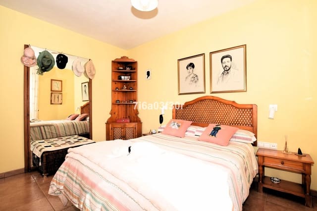 3 sypialnia Dom na sprzedaż w San Pedro de Alcantara, Marbella z garażem - 1 075 000 € (Ref: 9635184)