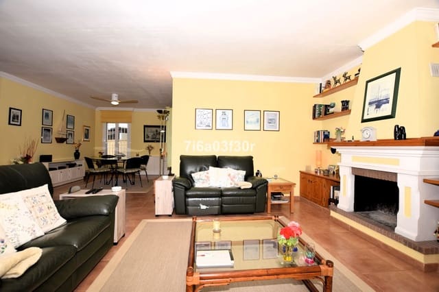 3 sypialnia Dom na sprzedaż w San Pedro de Alcantara, Marbella z garażem - 1 075 000 € (Ref: 9635184)