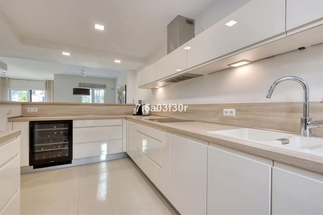 4 chambre Maison de Ville à vendre à Marbella avec piscine garage - 1 490 000 € (Ref: 9643362)