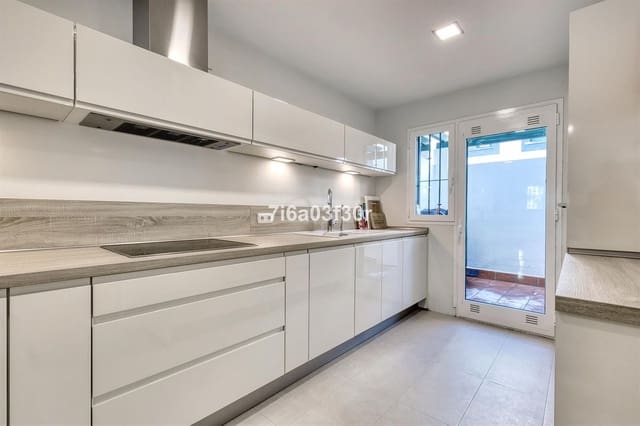 4 chambre Maison de Ville à vendre à Marbella avec piscine garage - 1 490 000 € (Ref: 9643362)