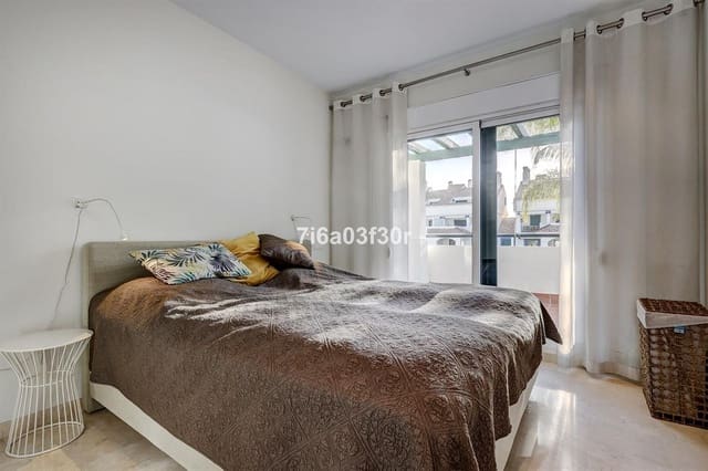 5 bedroom Townhouse for sale in Marbella with pool garage - € 1,390,000 (Ref: 9643362)