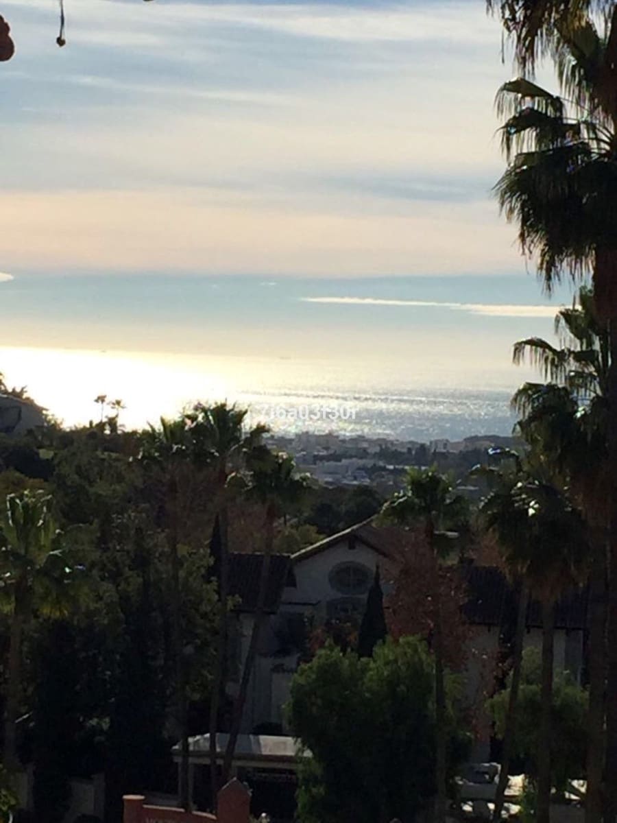 3 sypialnia Apartament do wynajęcia w La Quinta z basenem - 2 500 € (Ref: 9688492)