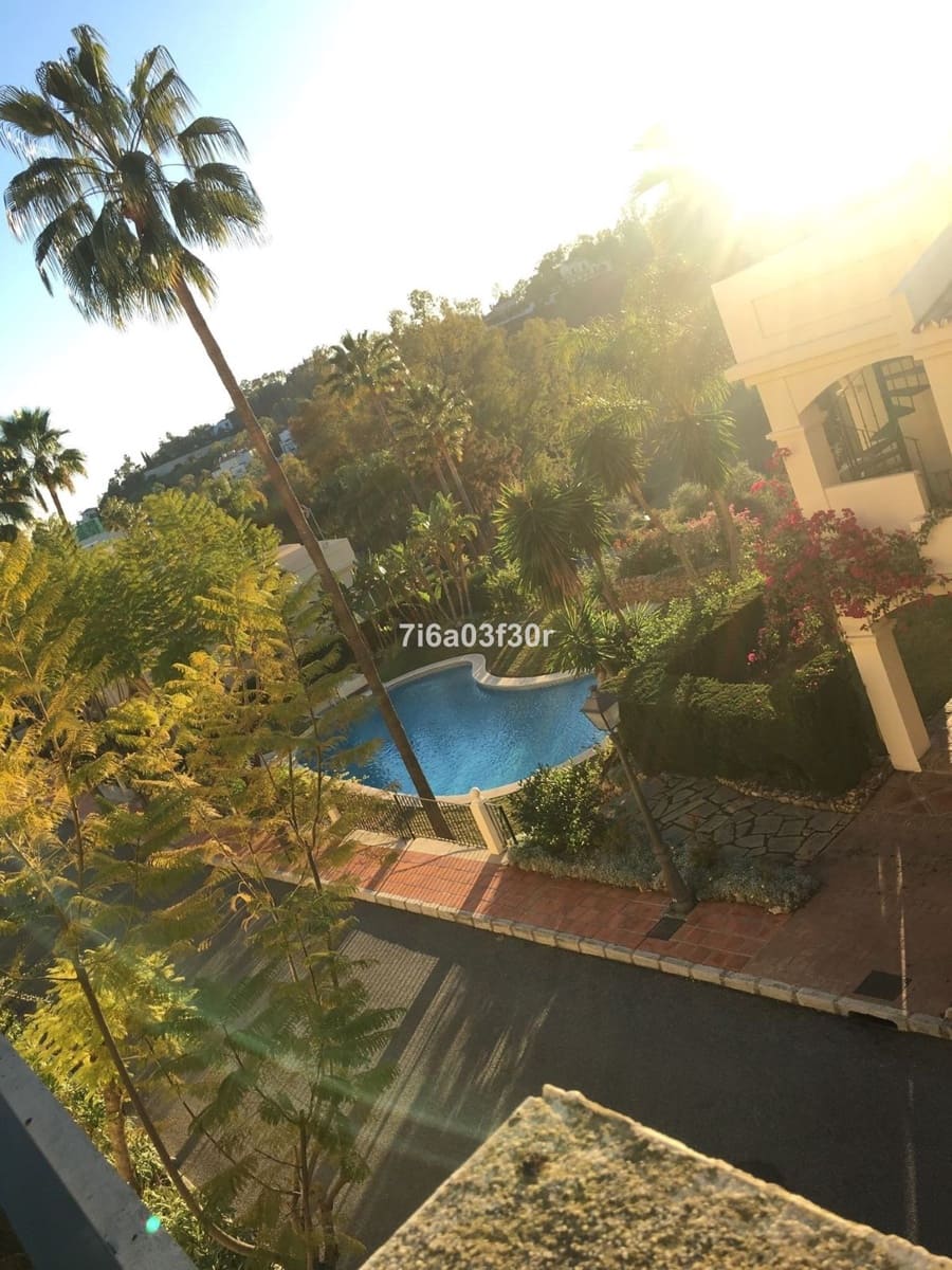 Apartamento de 3 habitaciones en La Quinta en alquiler con piscina - 2.500 € (Ref: 9688492)