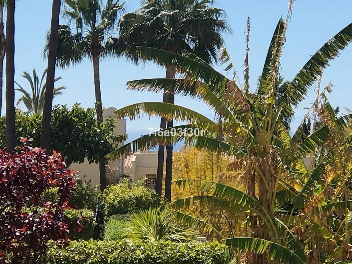 Apartamento de 3 habitaciones en La Quinta en alquiler con piscina - 2.500 € (Ref: 9688492)