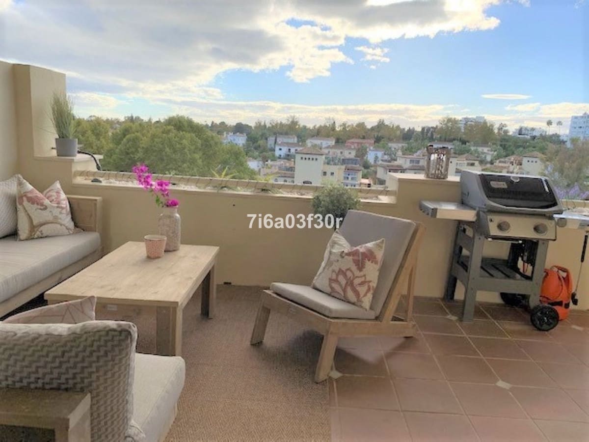 Appartement de 3 chambres de location de vacances à Guadalmina avec piscine garage - 1 700 € (Ref: 9707767)