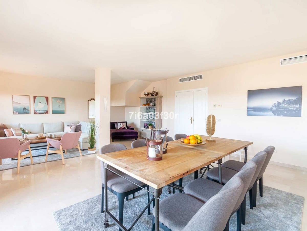 Appartement de 3 chambres de location de vacances à Guadalmina avec piscine garage - 1 700 € (Ref: 9707767)