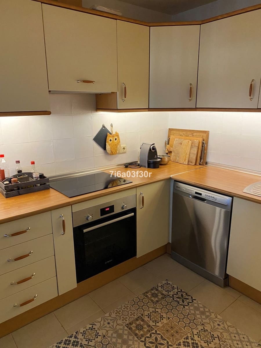 Appartement de 3 chambres de location de vacances à Guadalmina avec piscine garage - 1 700 € (Ref: 9707767)