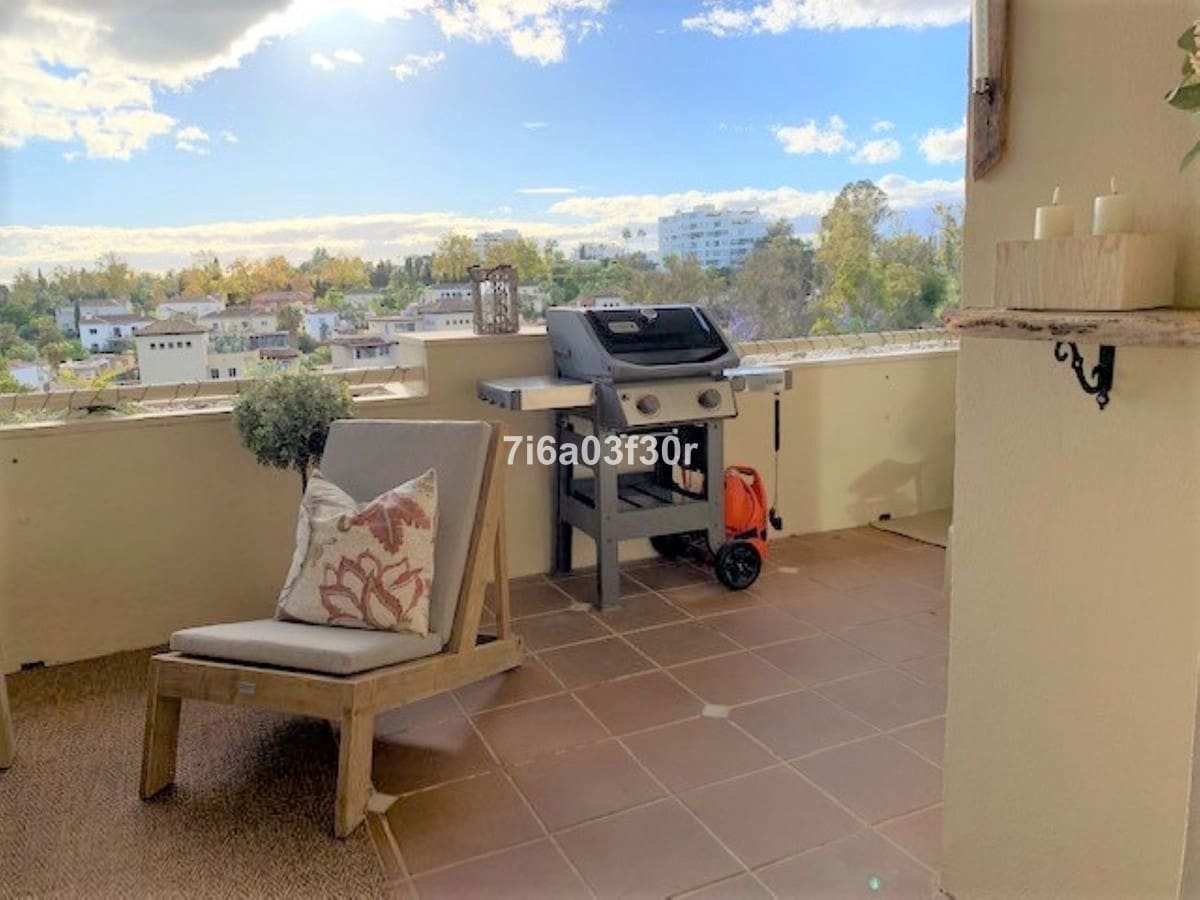 Appartement de 3 chambres de location de vacances à Guadalmina avec piscine garage - 1 700 € (Ref: 9707767)