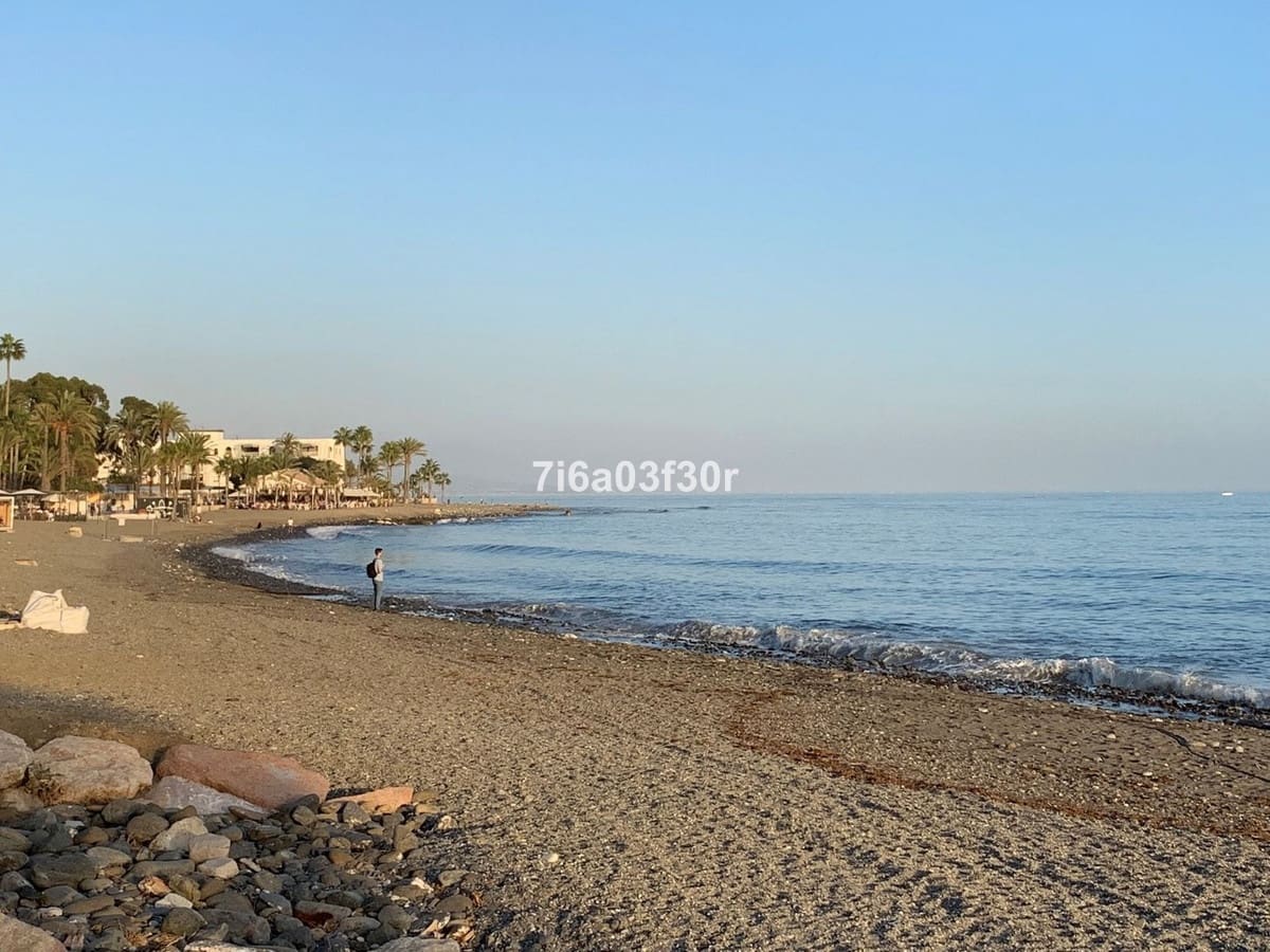 Appartement de 3 chambres de location de vacances à Guadalmina avec piscine garage - 1 700 € (Ref: 9707767)