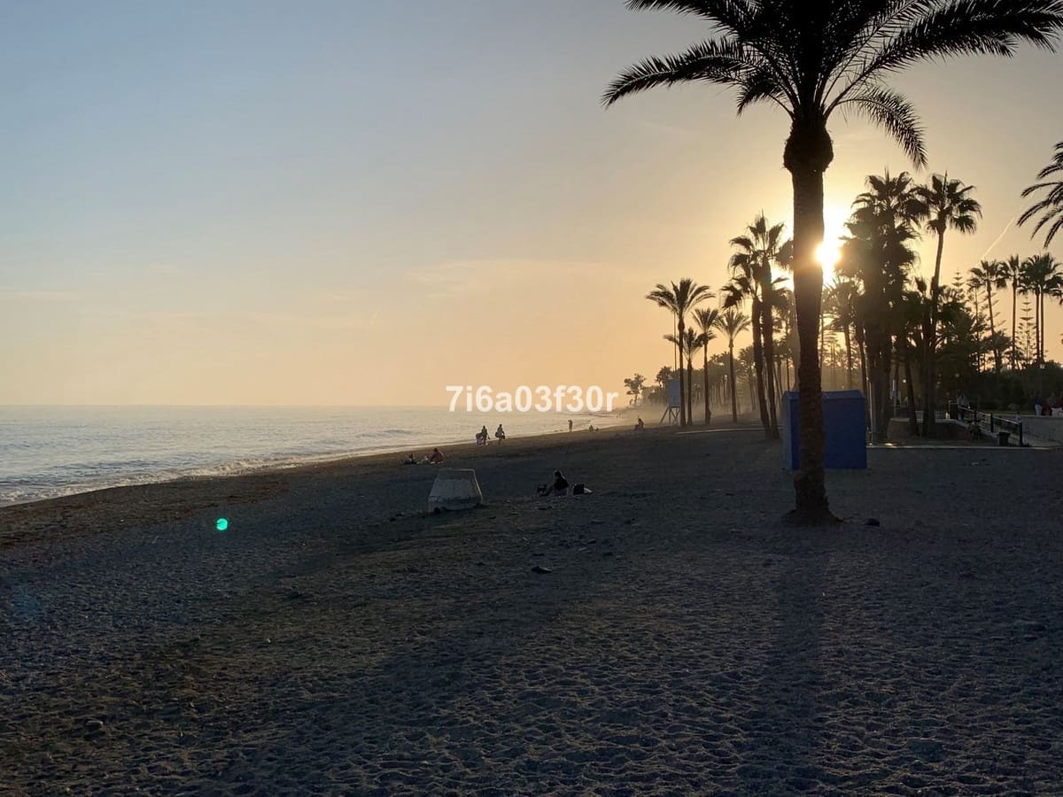 Appartement de 3 chambres de location de vacances à Guadalmina avec piscine garage - 1 700 € (Ref: 9707767)