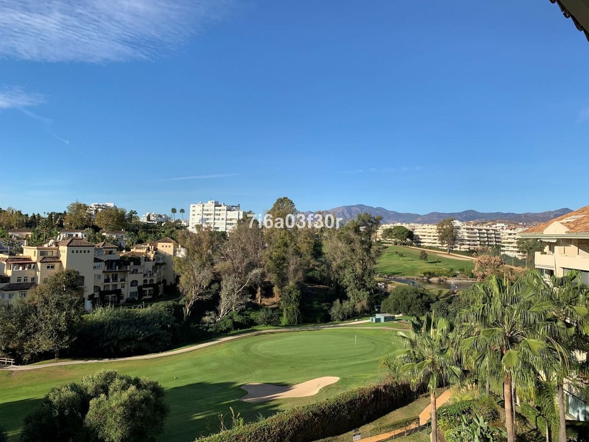 Appartement de 3 chambres de location de vacances à Guadalmina avec piscine garage - 1 700 € (Ref: 9707767)