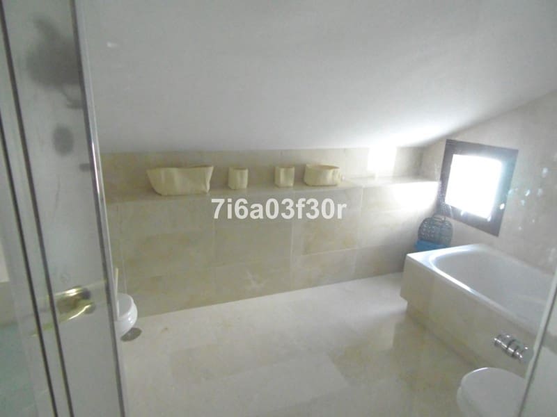 4 bedroom Penthouse for holiday rental in San Pedro de Alcantara with pool garage - € 2,000 (Ref: 9713554)