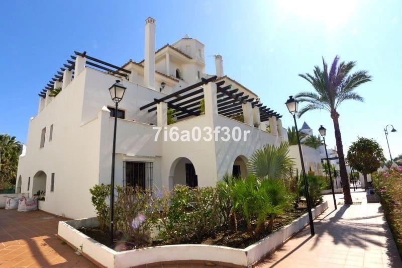 4 bedroom Penthouse for holiday rental in San Pedro de Alcantara with pool garage - € 2,000 (Ref: 9713554)