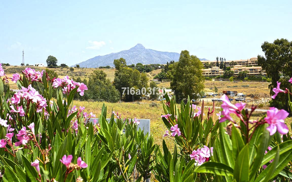 2 bedroom Apartment for holiday rental in Puerto Banus with pool garage - € 1,000 (Ref: 9757813)