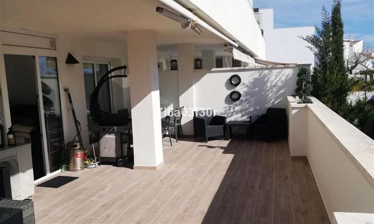 2 sovrum Lägenhet för semesterbostäder i Puerto Banus med pool garage - 1 200 € (Ref: 9757813)