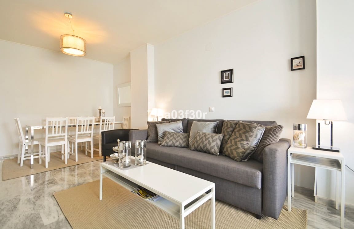 2 sovrum Lägenhet för semesterbostäder i Puerto Banus med pool garage - 1 200 € (Ref: 9757813)