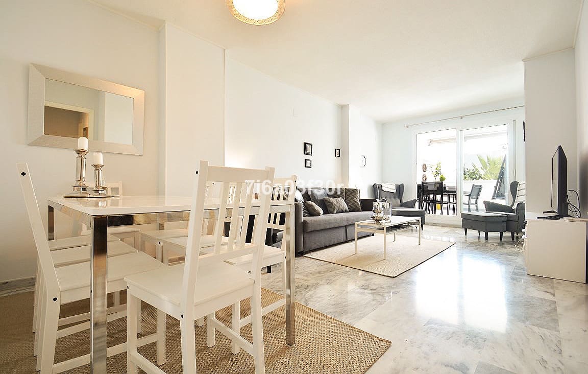 2 sovrum Lägenhet för semesterbostäder i Puerto Banus med pool garage - 1 200 € (Ref: 9757813)