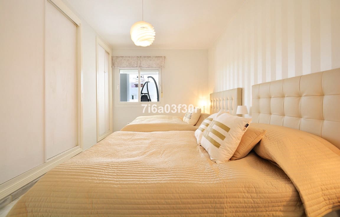 2 sovrum Lägenhet för semesterbostäder i Puerto Banus med pool garage - 1 200 € (Ref: 9757813)