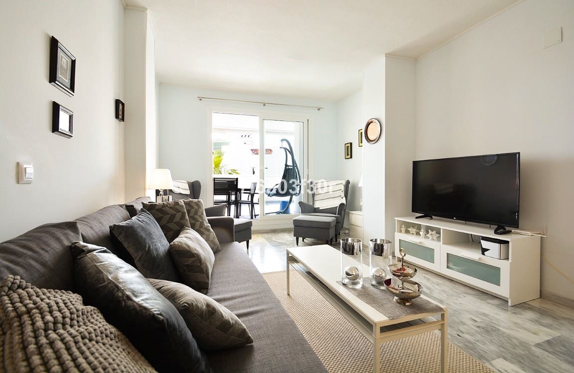 2 sovrum Lägenhet för semesterbostäder i Puerto Banus med pool garage - 1 200 € (Ref: 9757813)