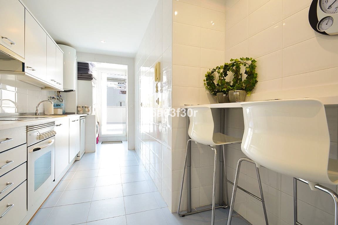 2 sovrum Lägenhet för semesterbostäder i Puerto Banus med pool garage - 1 200 € (Ref: 9757813)