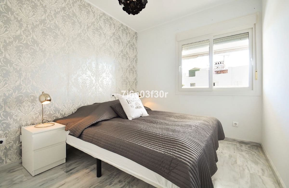 2 sovrum Lägenhet för semesterbostäder i Puerto Banus med pool garage - 1 200 € (Ref: 9757813)