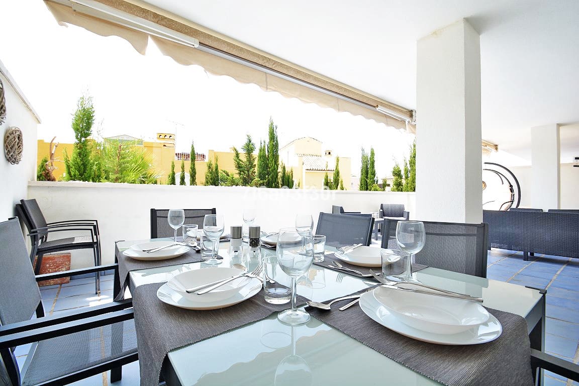2 sovrum Lägenhet för semesterbostäder i Puerto Banus med pool garage - 1 200 € (Ref: 9757813)