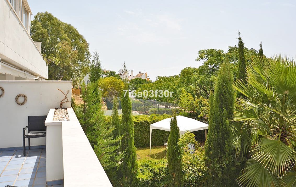 2 sovrum Lägenhet för semesterbostäder i Puerto Banus med pool garage - 1 200 € (Ref: 9757813)